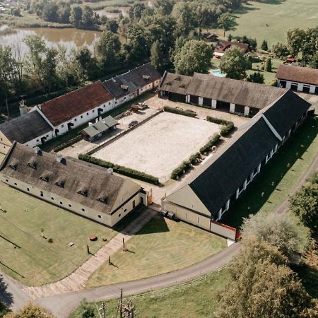 Dvur Olsiny -Hotel And Horse-Riding Karvina Luaran gambar