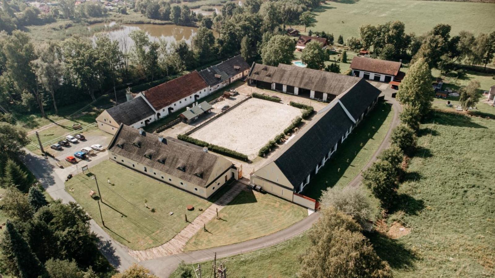 Dvur Olsiny -Hotel And Horse-Riding Karvina Luaran gambar