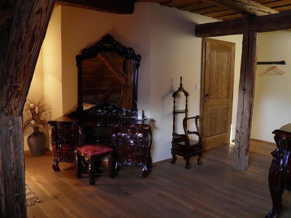 Dvur Olsiny -Hotel And Horse-Riding Karvina Bilik gambar